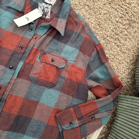BDG Men's Casual Plaid Shirt - Red and Blue soft flannel - Picture 3 of 6